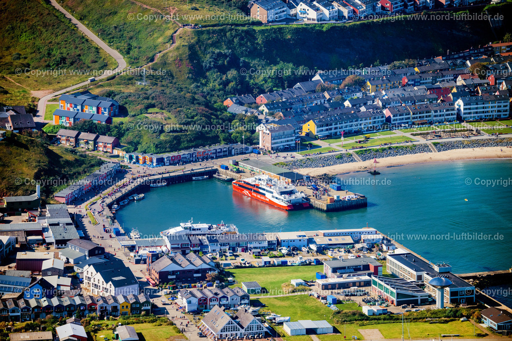 Helgoland_Düne_Leuchtturm_ELS_3826280824 | HELGOLAND 28.08.2024 Hafenanlagen am Ufer des Hafenbeckens Frachthafen in Helgoland im Bundesland Schleswig-Holstein, Deutschland. Weiterführende Informationen bei: Adler-Schiffe GmbH &amp; Co. KG. // Port facilities on the shores of the harbor of Frachthafen in Helgoland in the state Schleswig-Holstein, Germany. Further information at: Adler-Schiffe GmbH &amp; Co. KG. Foto: Martin Elsen