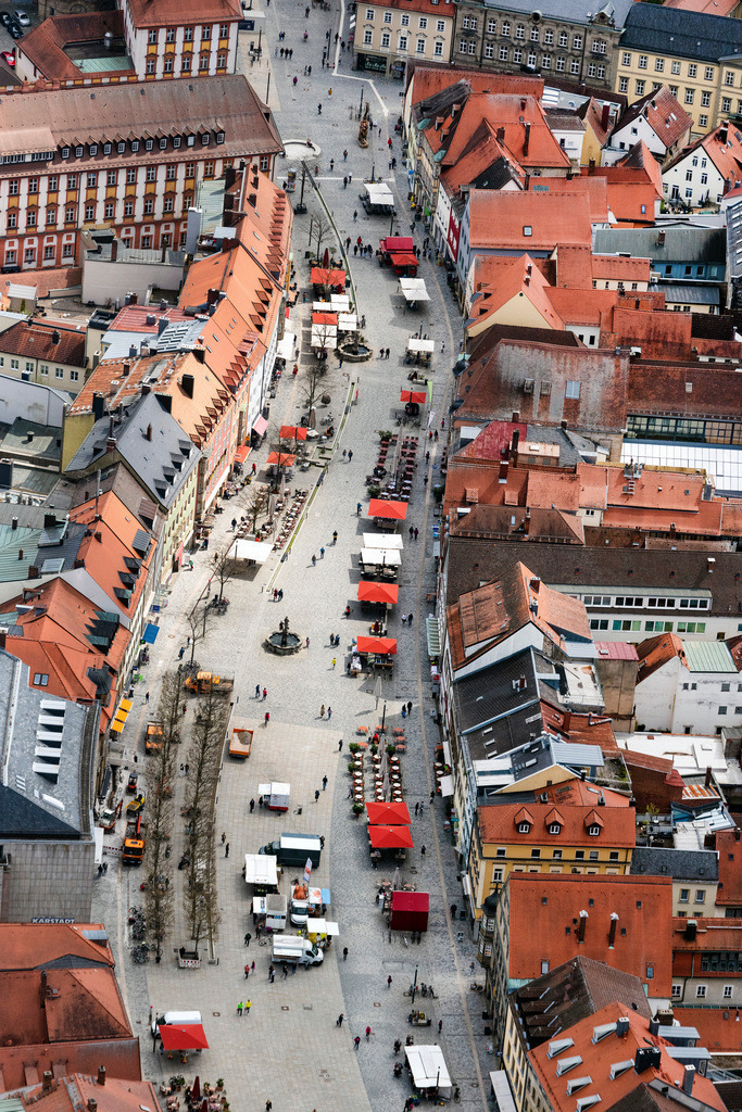 dr__0095174.jpg | BAYREUTH 28.04.2022 Ortskern am Marktplatz an der Maximilianstraße in Bayreuth im Bundesland Bayern, Deutschland. // Center market on street Maximilianstrasse in Bayreuth in the state Bavaria, Germany. Foto: Daniel Reiter