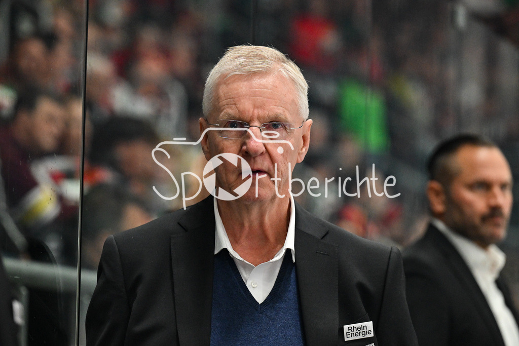 Augsburger Panther - Kölner Haie | im Bild Kari JALONEN Trainer Kölner Haie / Einzelfoto / Freisteller / DEL: Augsburger Panther - Kölner Haie; Curt Frenzel Stadion am 26.09.2025