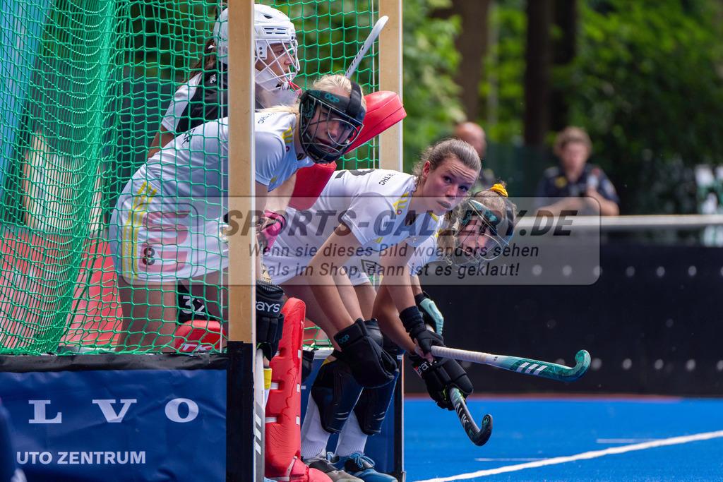 Final4_20250531-1213-HK107547 | Krefeld, Deutschland, 31.05.2025:  Feldhockey Final4 2025 – „Deutsche Feldhockey-Meisterschaften 2025“ im Gerd-Wellen-Hockeyanlage am 31.05.2025 in Krefeld, Deutschland. (Foto von Kramhöller/Fehrmann/Kaste)Krefeld, Germany, 31.05.2025: Feldhockey Final4 2025 – „Deutsche Feldhockey-Meisterschaften 2025“ in Gerd-Wellen-Hockeyanlage at 31.05.2025 in Krefeld, Deutschland. (Foto from Kramhöller/Fehrmann/Kaste)