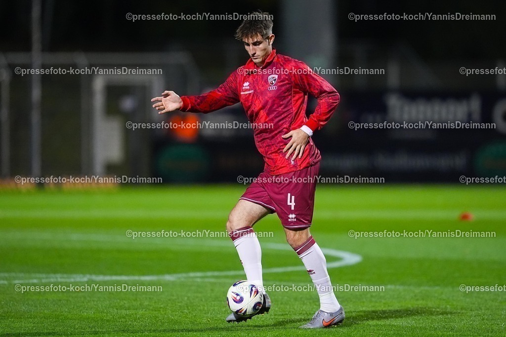 xYDR31102501088 | 31.10.2025, xydrx, Fußball, 3.Liga, FC Viktoria Köln - FC Ingolstadt 04, Saison 2025 2026, Sportpark Höhenberg: Elias Decker (FC Ingolstadt #4)  DFB regulations prohibit any use of photographs as image sequences and or quasi-video.