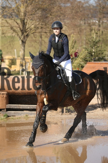 Altensteig_02-2022_Angelina Zinnert_By the way 4 (5) | Alle Fotos der Reiterjournal Fotografin Doris Matthaes im Reiterjournal Online-Fotoshop. - Realisiert mit Pictrs.com
