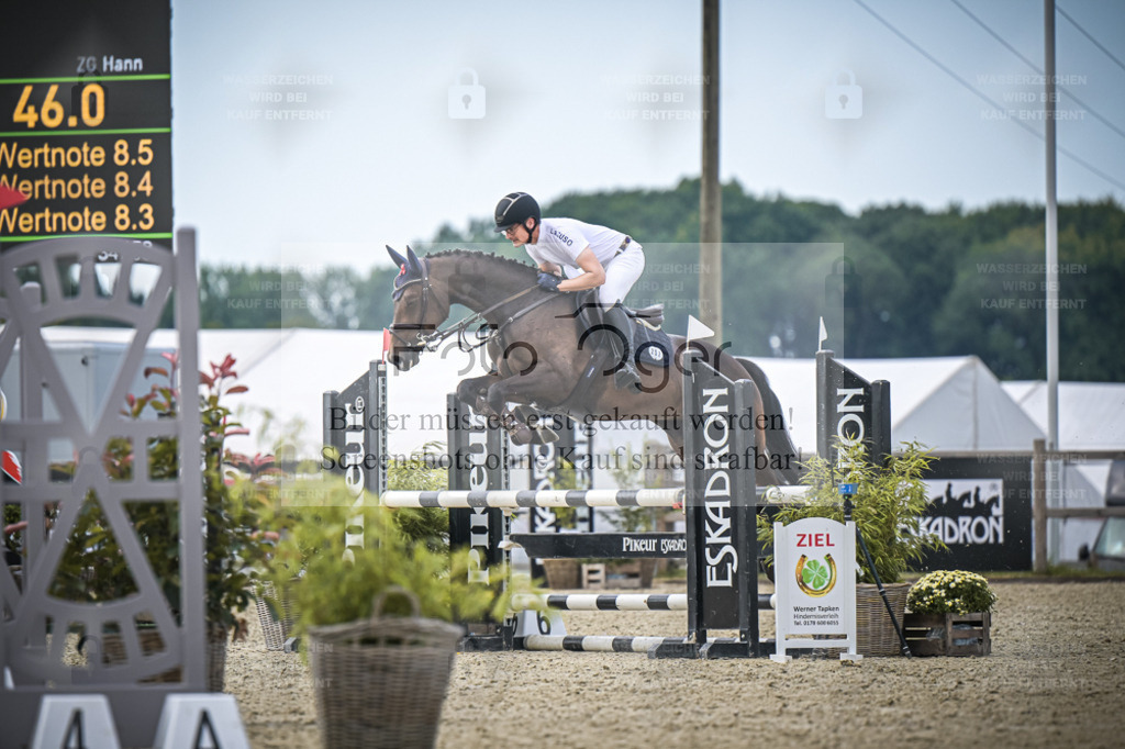 DOS_7188 | Entdecke hochwertige Reitturnierfotos von Foto Oger. Professionell, emotional und authentisch – jetzt Lieblingsmomente im Shop bestellen. - Realisiert mit Pictrs.com