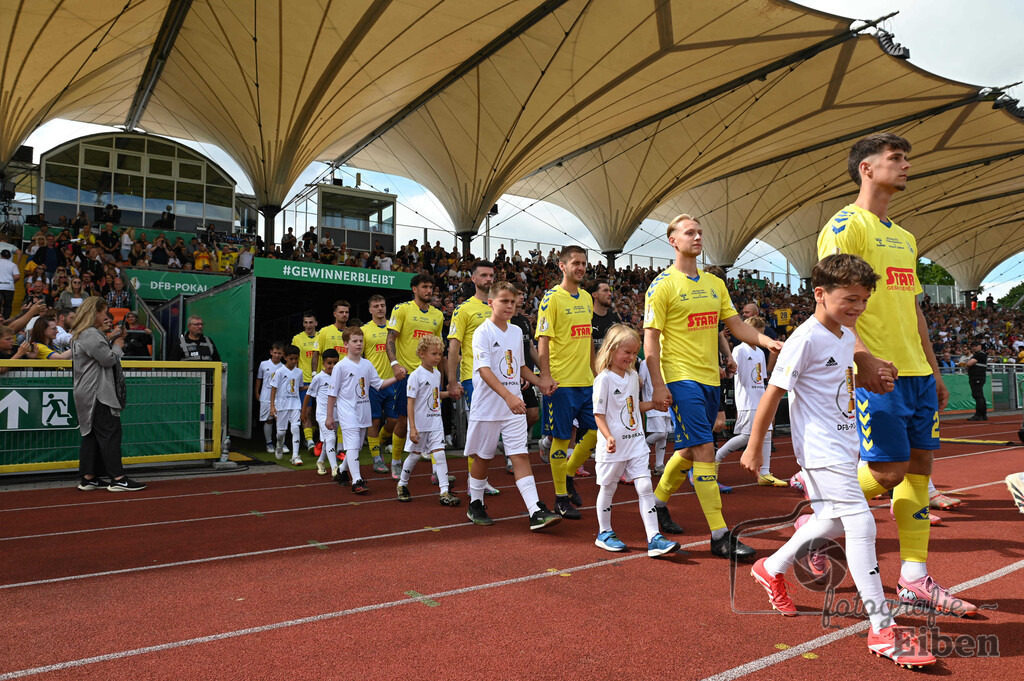 SV Atlas-Delmenhorst-Borussia Mönchengladbach | DFB-Pokal 1. Runde;SV Atlas Delmenhorst (gelb)-Borussia Mönchengladbach (schwarz) am 17.08.2025 in Oldenburg (Marschweg-Stadion), Photo: Philip Eiben 2025 - Realisiert mit Pictrs.com