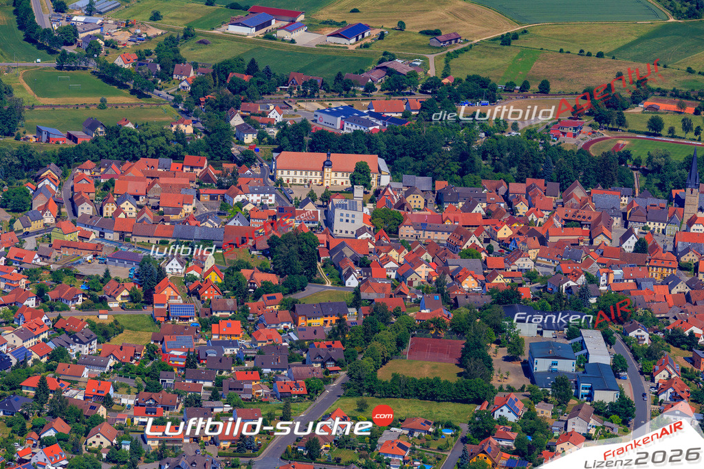 Die Luftaufnahme der Stadt Baunach wurde vom UL-Flugzeug heraus erstellt ( keine Drohne )- hohe Auflösung für beste Qualität
