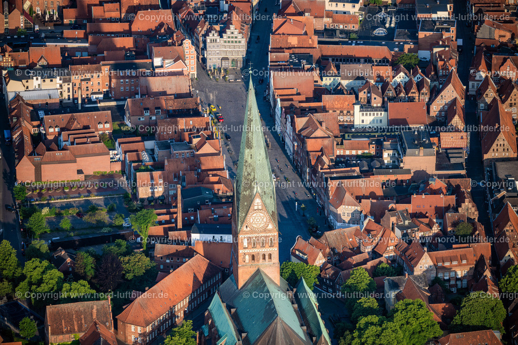 Lüneburg_am_Sande_Stjohanniskirche_Altstadt_ELS_9929050623 | LüNEBURG 05.06.2023 Kirchengebäude " St. Johannis " im Altstadt- Zentrum der Innenstadt in Lüneburg im Bundesland Niedersachsen, Deutschland. // Church building in " St. Johannis " Old Town- center of downtown in Lueneburg in the state Lower Saxony, Germany. Foto: Martin Elsen