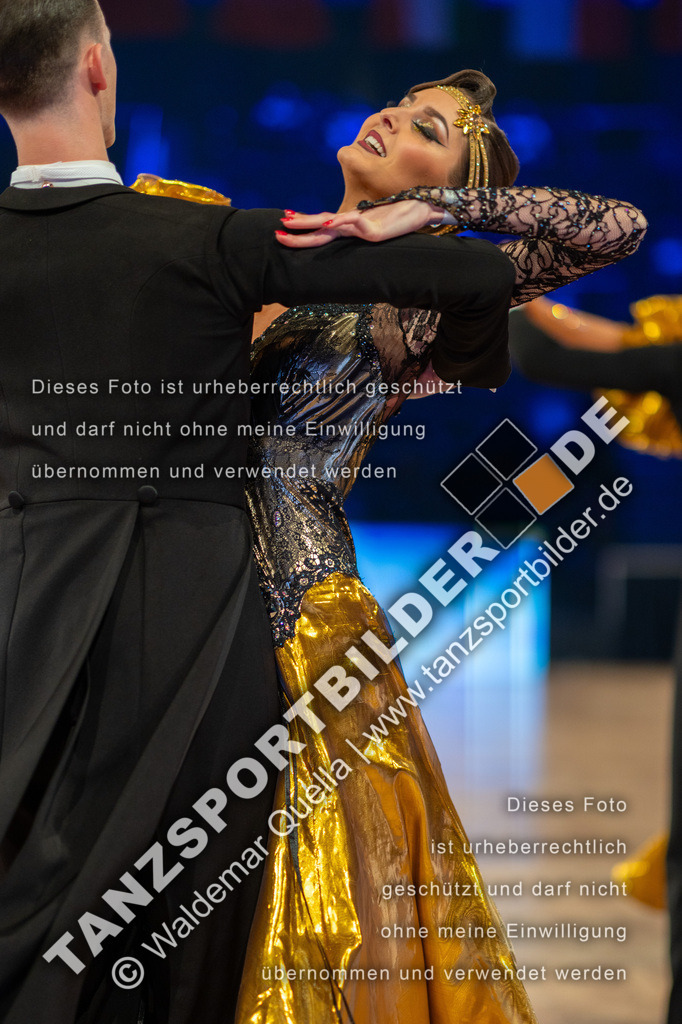 20251206-00972 | Hier finden Sie Tanz Bilder vom Latein und Standard Formationen tanzen. Sportbilder vom Tanzsport. Schöne Fotos und von Weltmeisterschaft, Europameisterschaft, Bundesliga, Regionalliga, Oberliga und Landesliga sowie von GOC Stuttgart, DanceComp, WM Bremen