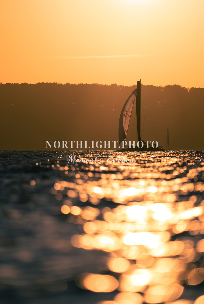 Segeln in der Lübecker Bucht | Exklusive Landschaftsfotografien von der Ostsee, ganz Deutschland und dem Rest der Welt. Gedruckt auf hochwertigen Materialien. Die Welt an deiner Wand - jetzt im Northlight.Photo Shop bestellen. - Realisiert mit Pictrs.com