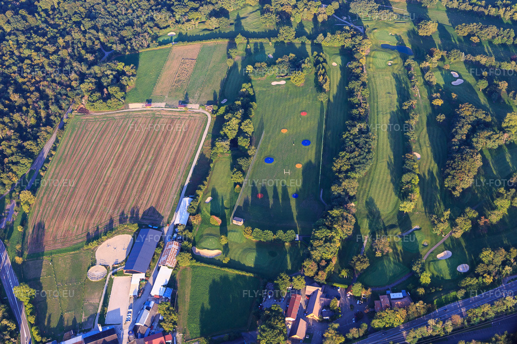 Vue aérienne: Club de golf de Strasbourg à Illkirch-Graffenstaden dans le département Bas Rhin, France.Photo: IMG_137872.jpg prise le 18/08/2023 par Werner Riehm/FLY-FOTO.euRésolution de l'original: 4752 x 3168 pxWWW.GOLF-STRASBOURG.COM