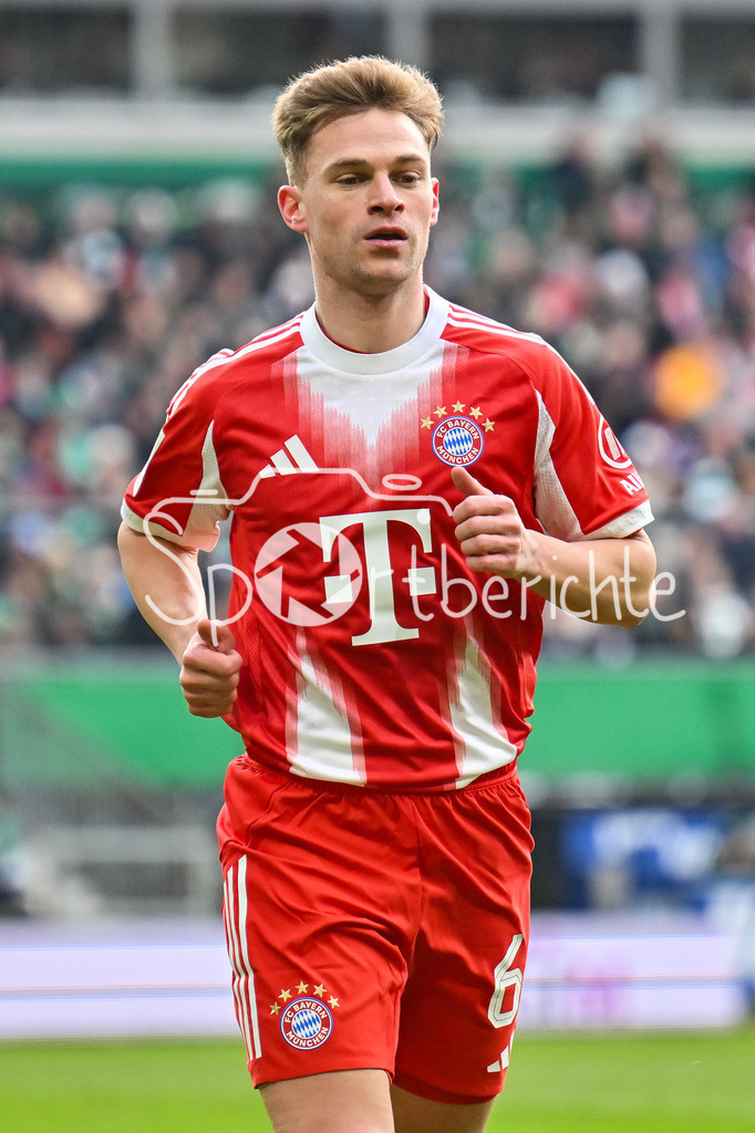 SV Werder Bremen - FC Bayern München | BREMEN, GERMANY - 14. FEBRUARY: im Joshua KIMMICH (FC Bayern Munich 6) / Einzelfoto / Freisteller während dem Bundesligamatch zwischen dem SV Werder Bremen und dem FC Bayern München am 22. Spieltag im Weserstadion / DFL REGULATIONS PROHIBIT ANY USE OF PHOTOGRAPHS AS IMAGE SEQUENCES AND/OR QUASI-VIDEO