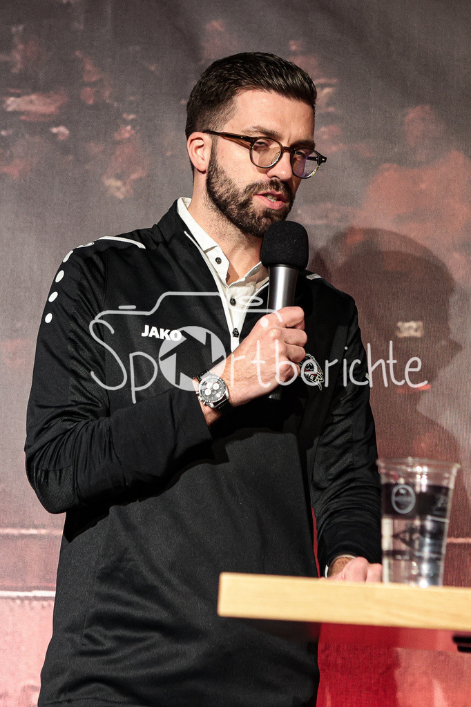 Saisonabschluss Augsburger Panther | Max HORBER (Gesellschafter Augsburger Panther) steht Rede und Antwort bei der Saisonabschlussfeier der Panther