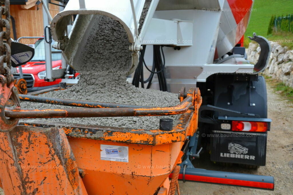 bib-lg04-betonarbeiten-0383 | Nach LV-Leistungsgruppen sortierte Detailfotos über den Bau eines Hauses. Alle Hausbau-Bilder direkt vom Urheber und Autor der Website Haus-Selber-Bauen.com