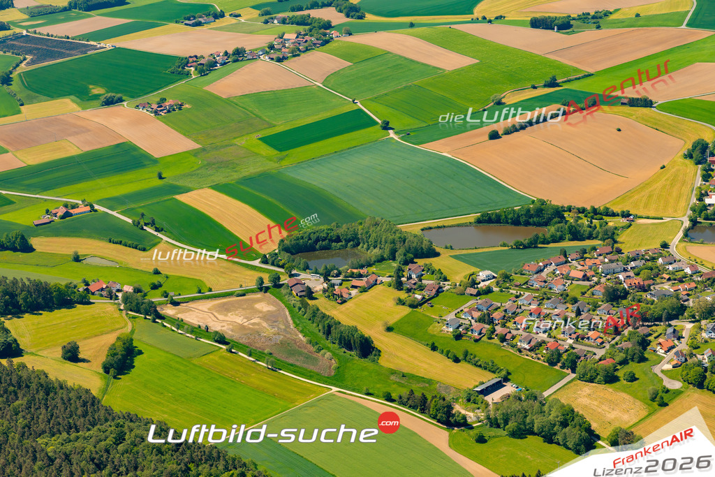 Das Luftbild zeigt :  Stamsried - Die Luftaufnahme wurde 2024 vom UL-Flugzeug aus erstellt ( keine Drohne ) - Hochauflösende Luftaufnahme - Für grossformatige Ausdrucke geeignet. Die Geschenkidee !Mit Lizenz und Bildrechte bestellbar