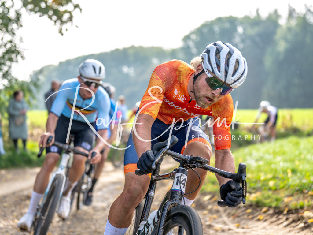 20251012_DSC02276 | Sportfotografie, Eventfotografie, Porträtfotografie, Radsport Fotograf, Triathlon Fotograf, Düsseldorf Fotograf, Köln Fotograf, Actionfotografie, Teamfotografie, Peoplefotografie, Business Portraits, Veranstaltungsfotografie, Reportagefotografie - Realisiert mit Pictrs.com