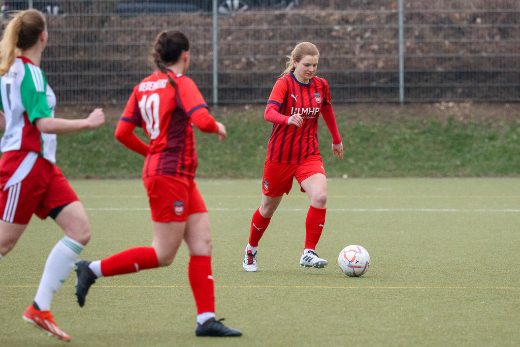 WASFCH_260321_4118 | SGM DJK Wasseralfingen/Neuler vs. 1.FC Heidenheim 1846 II, Fußball, Frauen, Bezirksliga, 2025/2026, 13. Spieltag, 21.03.2026 in Wasseralfingen, Kunstrasen Bürgle(Foto: Michael Bulling) - Realisiert mit Pictrs.com