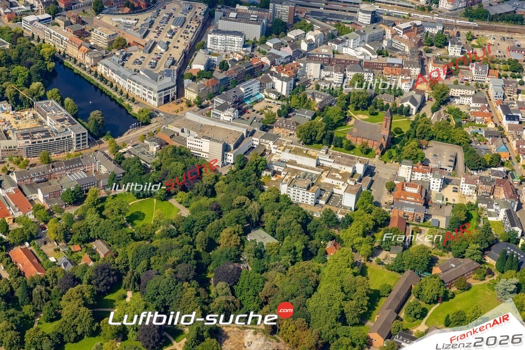 Luftaufnahme Rencks Park Neumünster - Die Luftaufnahme wurde 2025 vom UL-Flugzeug heraus erstellt ( ohne Drohne ) - Hochauflösende Luftaufnahme - für professionelle Ausdrucke geeignet. Die Geschenkidee !Mit Lizenz und Bildrechte bestellbar