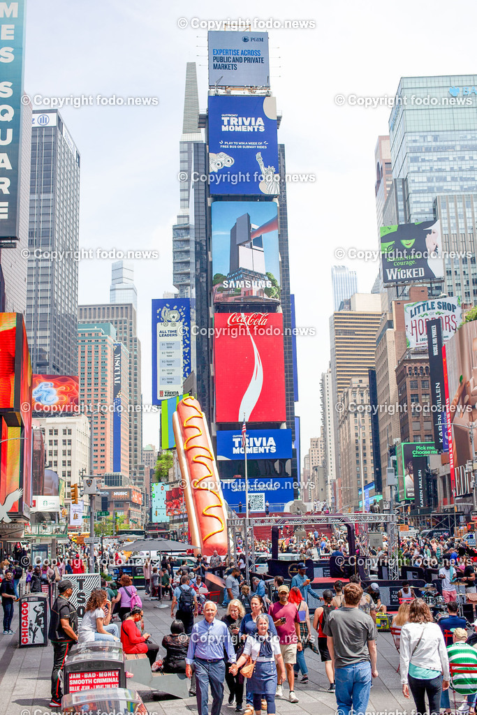 Vereinigte Staaten von Amerika_ USA_ New York City_ NYC_ 20.05.2024-120 | 20.05.2024, Vereinigte Staaten von Amerika, USA, New York City, NYC im Bild diverse Stadtansichten New York City, Wolkenkratzer, Essen, U-Bahn, Menschen, Stadion, Baseball, Yankees, Mets, Manhatten, East River, Trump, Macy, Verkehr, AutosNew York City ist eine Weltstadt an der Ostkueste der Vereinigten Staaten. Sie liegt im Bundesstaat New York und ist mit rund 8,8 Millionen Einwohnern die bevoelkerungsreichste Stadt des Landes.Quelle: Wikipedia