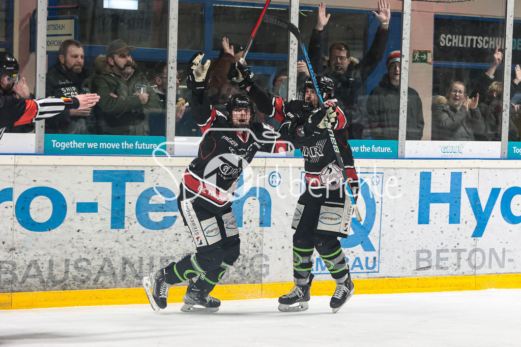 EHC Königsbrunn - VfE Ulm/Neu-Ulm | Jubel der Hausherren nach dem Tor zum 2-0 durch Marco STERNHEIMER (EHC #6)
