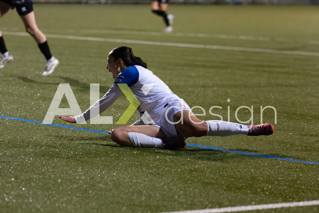Fußball I Frauen I Saison 2025-2026 I AXA Women's Super League | Women I 14. Spieltag I Grasshoppers Club Zürich - FC Luzern I 14.02.2026 | 11 Noémie Potier (CH) (GC Zürich) – Angriff - Foulspiel Elfmeter - Realisiert mit Pictrs.com