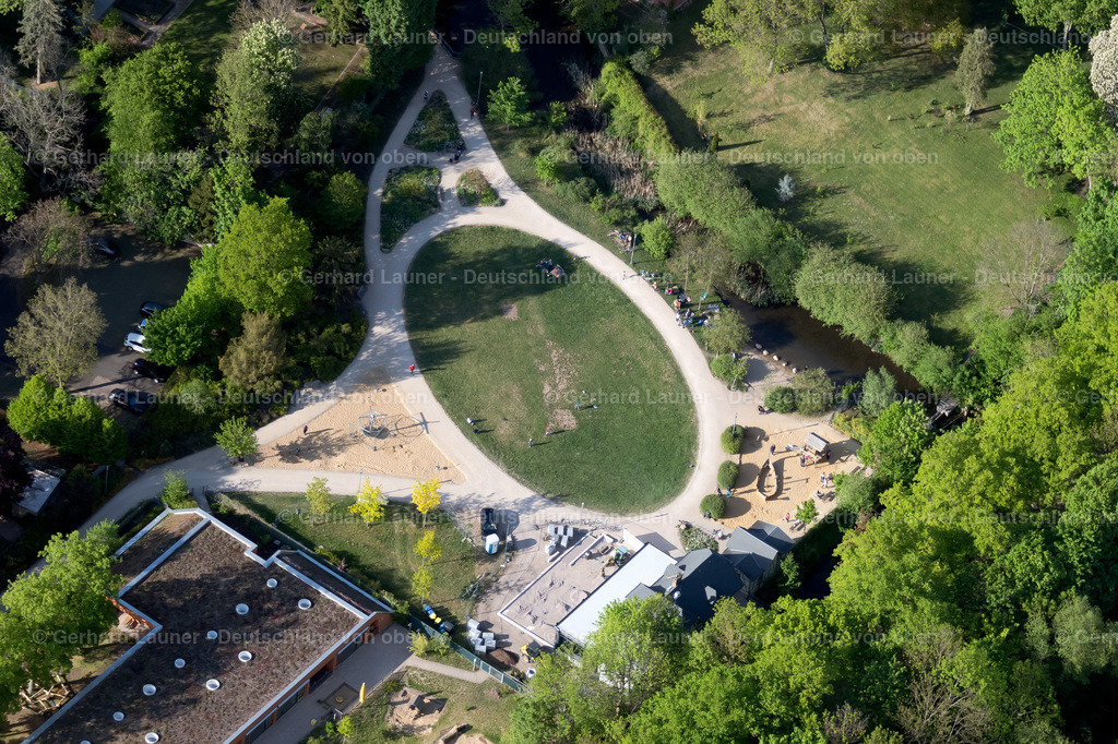 4025986 | ERFURT 06.05.2020 Tische und Sitzbänke der Freiluft- Gaststätten " Espach Cafe " im Ortsteil Brühlervorstadt in Erfurt im Bundesland Thüringen, Deutschland. Weiterführende Informationen bei: Dompalais Erfurt GmbH. // Tables and benches of open-air restaurants " Espach Cafe " in the district Bruehlervorstadt in Erfurt in the state Thuringia, Germany. Further information at: Dompalais Erfurt GmbH. Foto: Gerhard Launer