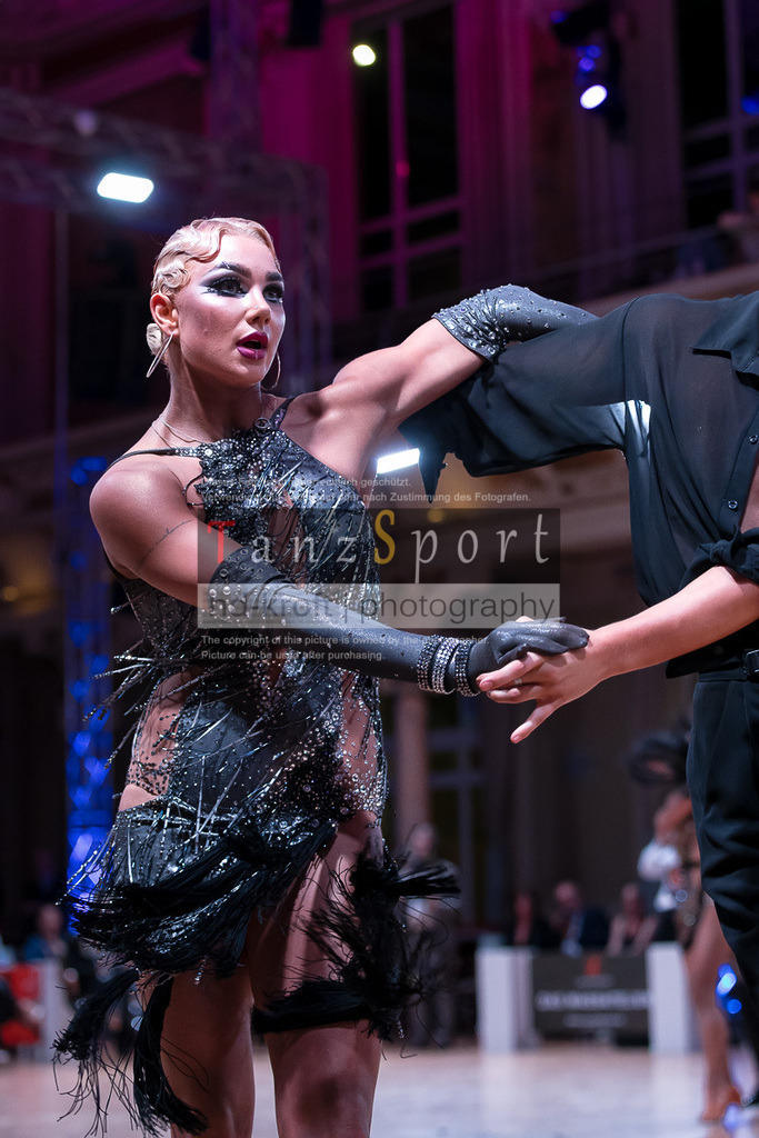 20240706_WDSF_WO_Latin_2365 | Tanzsportbilder, Standardtanz, Lateintanz, WDSF, DTV, LTVB, dancecomp, goc, hessen tanzt, blaues band der spree, walzer, tango, wiener walzer, slowfox, quickstepp, samba, rumba, cha-cha-cha, paso doble. jive, hd-kroft photography, turniertanzsport