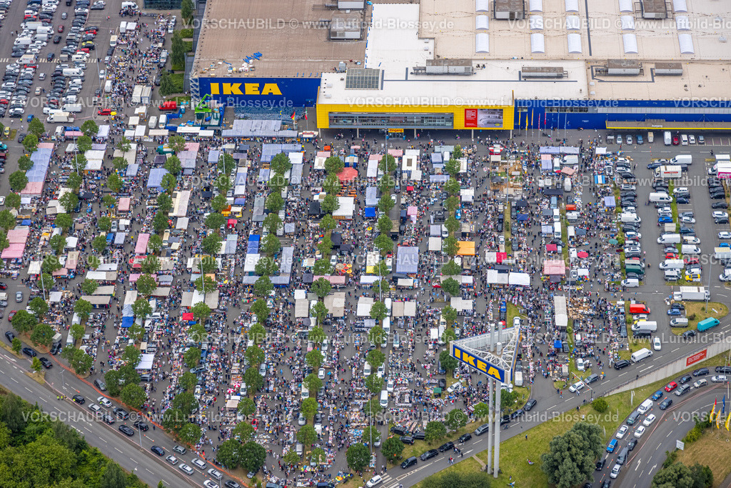 Duisburg240702306-Nord | Luftbild, Duisburg-Nord, Trödelmarkt auf dem Ikea Möbelmarkt Parkplatz, Flohmarkt Marktstände, Beeck, Duisburg, Ruhrgebiet, Nordrhein-Westfalen, Deutschland