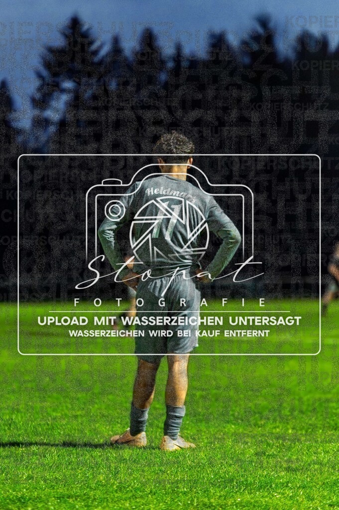 HMFGFS-1057 | Hussein Afdi (Heidmark 3 #11) beim Herren 3. Kreisklasse HK Spiel zwischen Heidmark III und FG Fulde-Stellichte im Heidmarkstadion, Bad Fallingbostel (Simon Paul Stopat) - Realisiert mit Pictrs.com