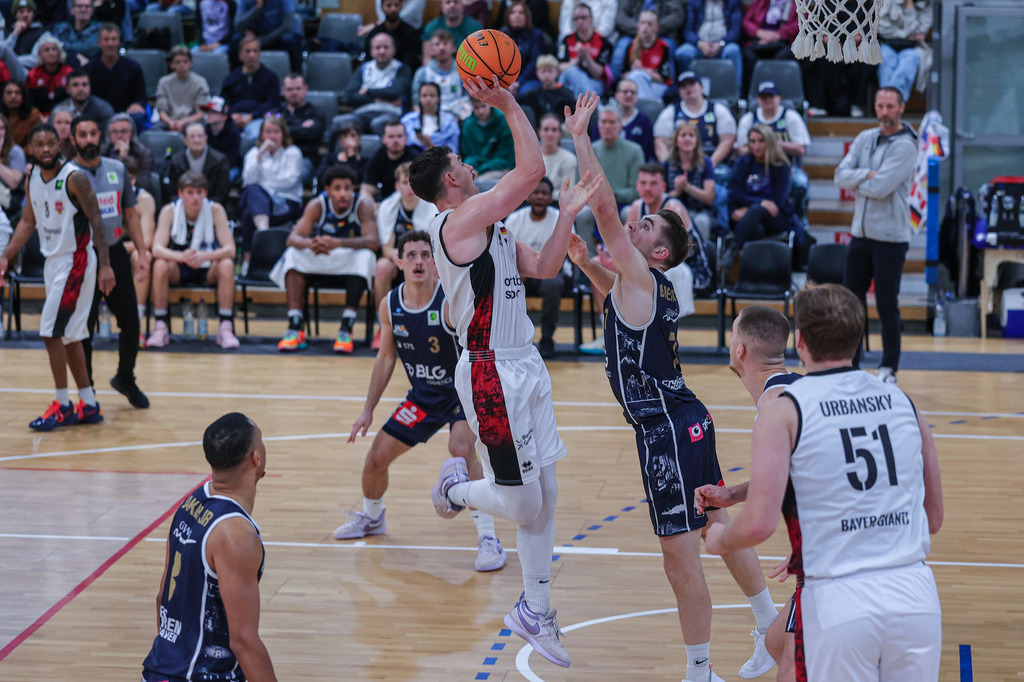 Pro A BAYER GIANTS vs Eisbären Bremerhaven-49 | Fotos von Basketballspielen aus dem Raum NRW fotografiert von Gero Mueller-Laschet und Daniel Schaefer - Realisiert mit Pictrs.com