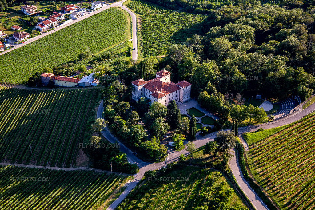 Aerial view: Burg [§2] / Goriški muzej [§2] - [§1] , Restavracija Grad [§2], Mateja Bagar s.p in the district Kromberk in Nova Gorica in the state Slovenia, Slovenia.Photo: IMG_137457.jpg taken on 07/14/2023 by Werner Riehm/FLY-FOTO.comResolution of the original: 5472 x 3648 pxGORISKIMUZEJ.SI