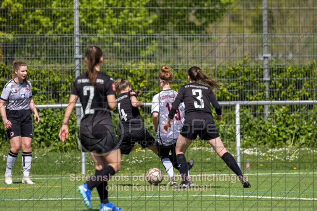 20250427_112103_0211 | #,1.Göppinger SV (weiß) vs. TSV Ruppertshofen (schwarz), Fußball, Frauen-Regionenliga 3 - Bezirk WfV, 21. Spieltag, Saison 2024/2025, Kunstrasenplatz Nord, Hohenstaufenstr. 116, 73033 Göppingen, 27.04.2025 - 11:00 Uhr,Foto: PhotoPeet-Sportfotografie/Peter Harich