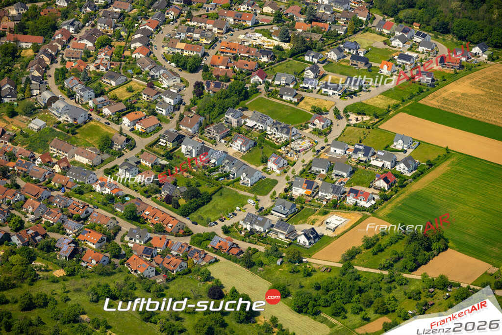 Das Luftbild zeigt  Erdmannhausen - Die Luftaufnahme wurde 2023 vom UL-Flugzeug aus erstellt ( keine Drohne ) - Hochauflösende Luftaufnahme - Für grossformatige Ausdrucke geeignet. Die Geschenkidee !Mit Lizenz und Bildrechte bestellbar