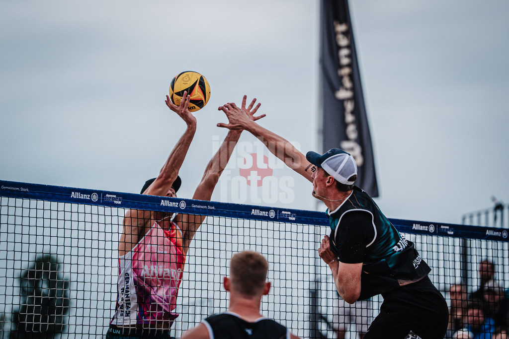 Beachvolleyball | Männer | Allianz German Beach Tour 2025 | Tourstop Bremen | 15.06.2025 | v.l. Niklas Held gegen Robin Sowa