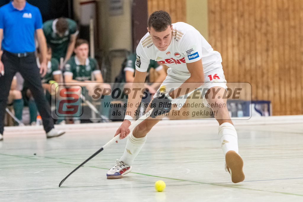 SFE_20240113_0071 | Mülheim, Deutschland, 13.01.2024: Antheus Barry (Rot-Weiss Köln) in Aktion waehrend des Spiels der Halle 1. Bundesliga Herren zwischen Uhlenhorst Mülheim vs Rot-Weiss Köln im Sporthalle Lehnerstr. (HTCU) am 13.01.2024 in Mülheim, Deutschland. (Foto von Stephan Fehrmann)

Mülheim, Germany, 13.01.2024: Antheus Barry (Rot-Weiss Köln) in action during the game of Halle 1. Bundesliga Herren between Uhlenhorst Mülheim vs Rot-Weiss Köln in Sporthalle Lehnerstr. (HTCU) at 13.01.2024 in Mülheim, Deutschland. (Foto von Stephan Fehrmann)
