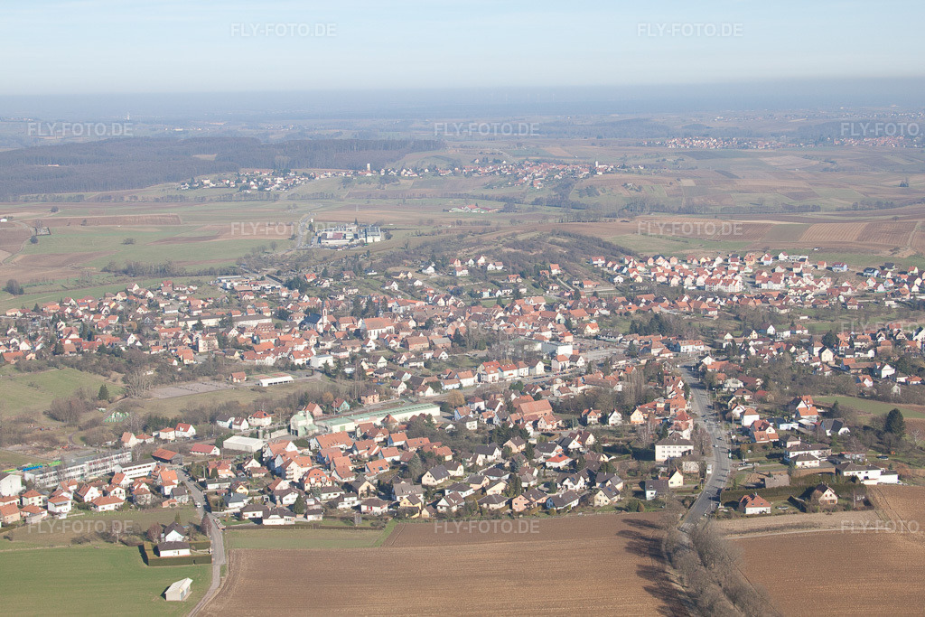 Luftbild: Ortsansicht in Soultz-sous-Forêts im Bundesland Bas-Rhin in Frankreich. Foto: IMG_37444.jpg vom 07.02.2011 durch Werner Riehm/FLY-FOTO.de