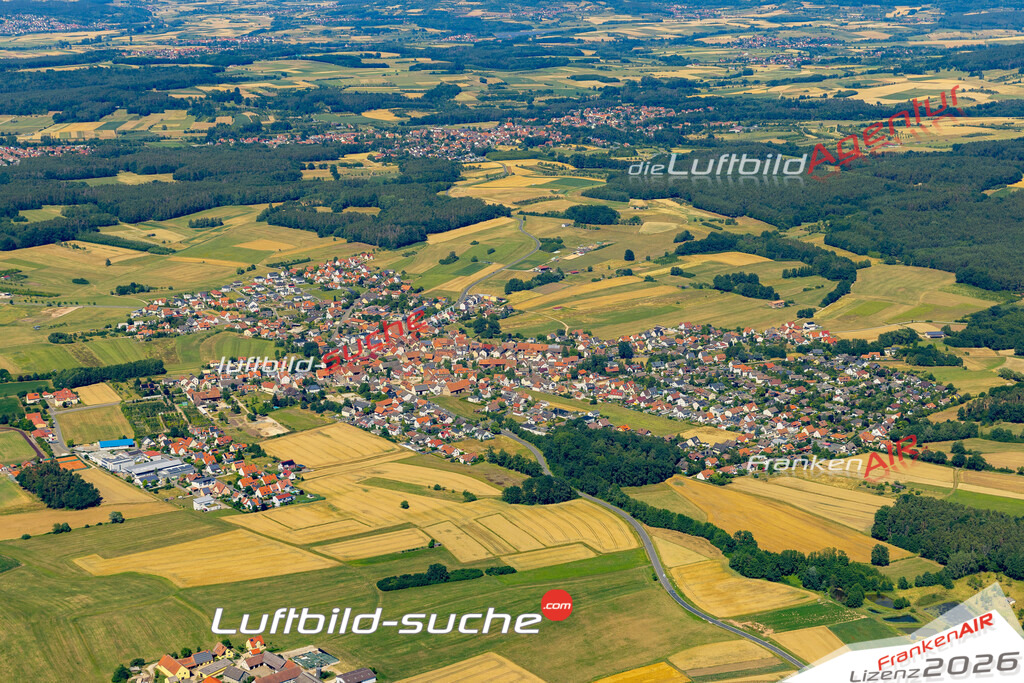 Das Luftbild der Stadt Langensendelbach wurde 2022 vom Flugzeug heraus erstellt (keine Drohnen-Aufnahmen) Aufnahmehöhe ca.450 Meter- hohe Bildauflösung und Druck-Qualität. Garantiert!