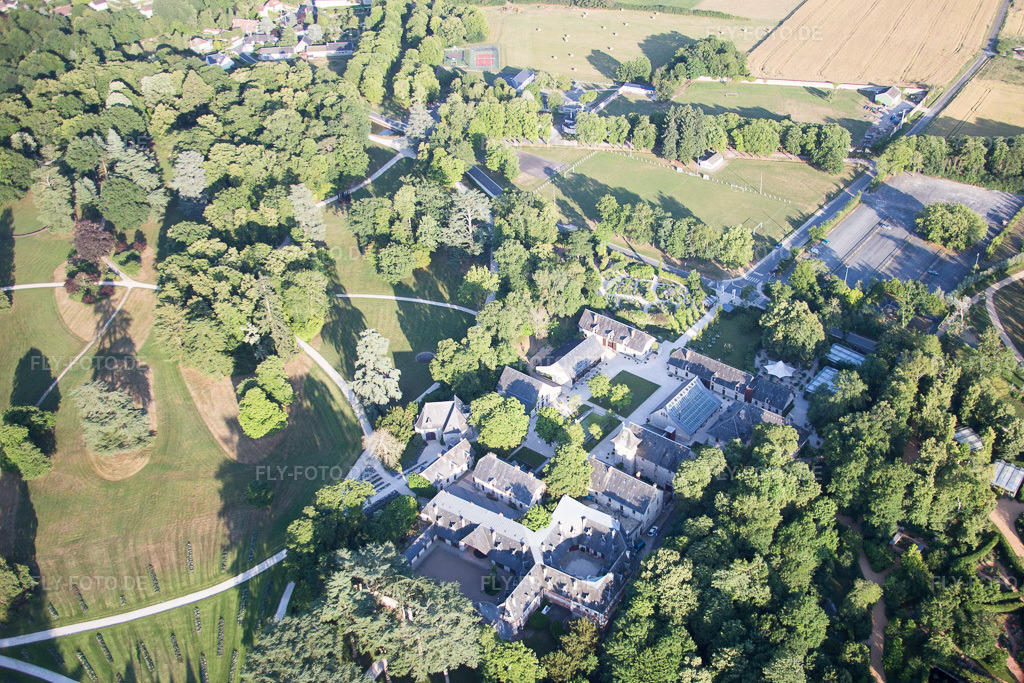 Luftbild: Ortsansicht in Chaumont-sur-Loire im Bundesland Loir-et-Cher in Frankreich. – Foto: IMG_081241.jpg vom 19.06.2015 durch Werner Riehm/FLY-FOTO.de – Auflösung des Originals: 4722 x 3148 px