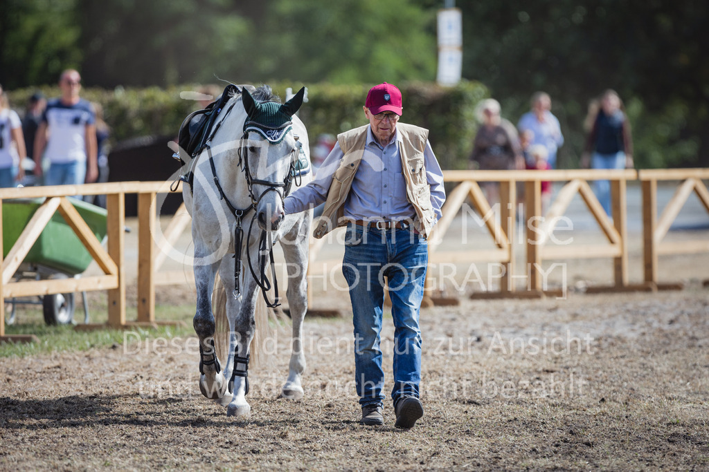 220716_LC_M1-Spr-402 | Deine schönsten Turniermomente als professionelle Fotos! Entdecke hochwertige Pferdesport-Fotografie im Online-Shop. Jetzt Fotos finden & bestellen!