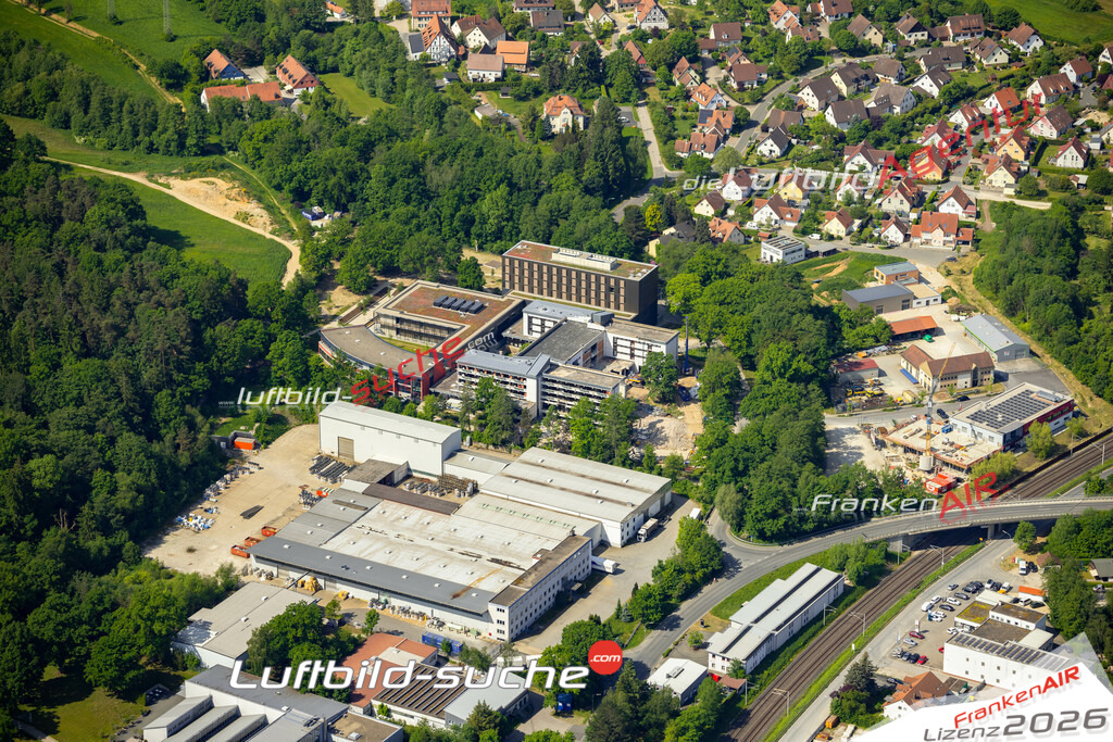 Das Luftbild zeigt Weiher Hersbruck - Die Luftaufnahme wurde 2023 vom UL-Flugzeug aus erstellt ( keine Drohne ) - Hochauflösende Luftaufnahme - Für grossformatige Ausdrucke geeignet. Die Geschenkidee !Mit Lizenz und Bildrechte bestellbar