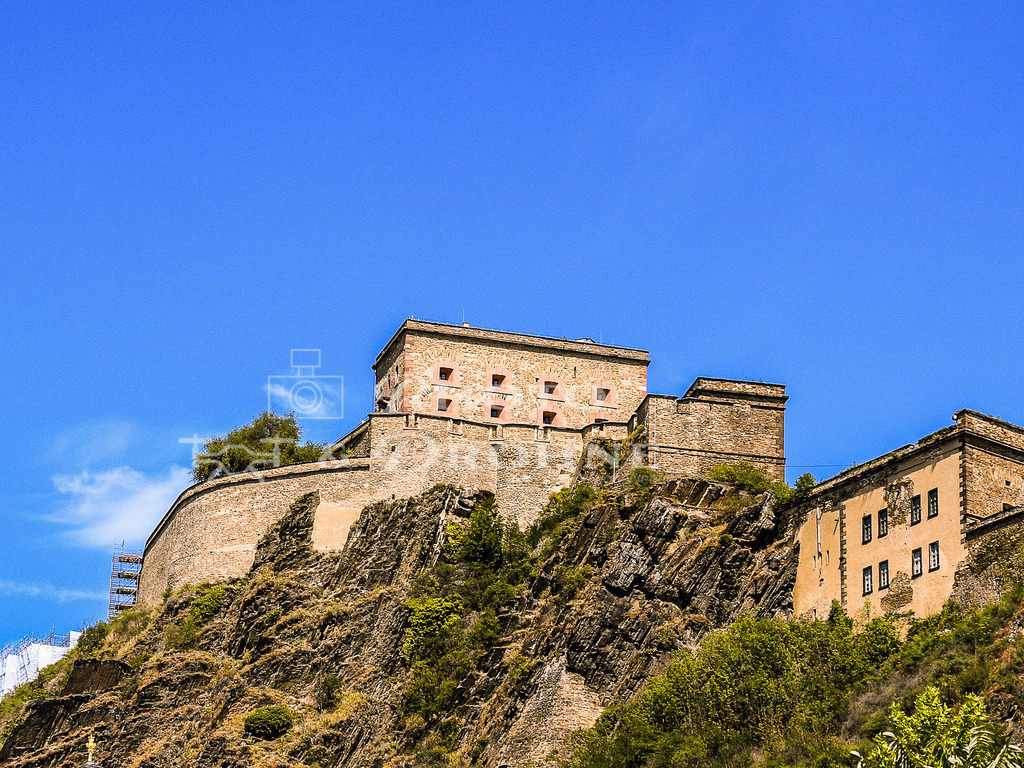 Festung Ehrenbreitstein-1440 | Erleben Sie den Zauber des Mittelrheins und entdecken Sie die atemberaubende Auswahl an Fotos und Bildern bei Rheinfotos. Wir bieten eine vielfältige Auswahl an Produkten wie Poster, Karten, Sticker, Textilien und Geschenkartikeln und Fototouren. - Realisiert mit Pictrs.com