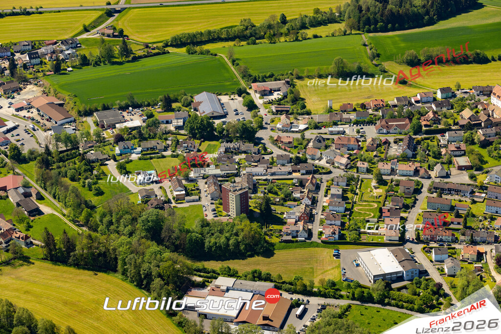 Das Luftbild zeigt :  Erbendorf - Die Luftaufnahme wurde 2024 vom UL-Flugzeug aus erstellt ( keine Drohne ) - Hochauflösende Luftaufnahme - Für grossformatige Ausdrucke geeignet. Die Geschenkidee !Mit Lizenz und Bildrechte bestellbar