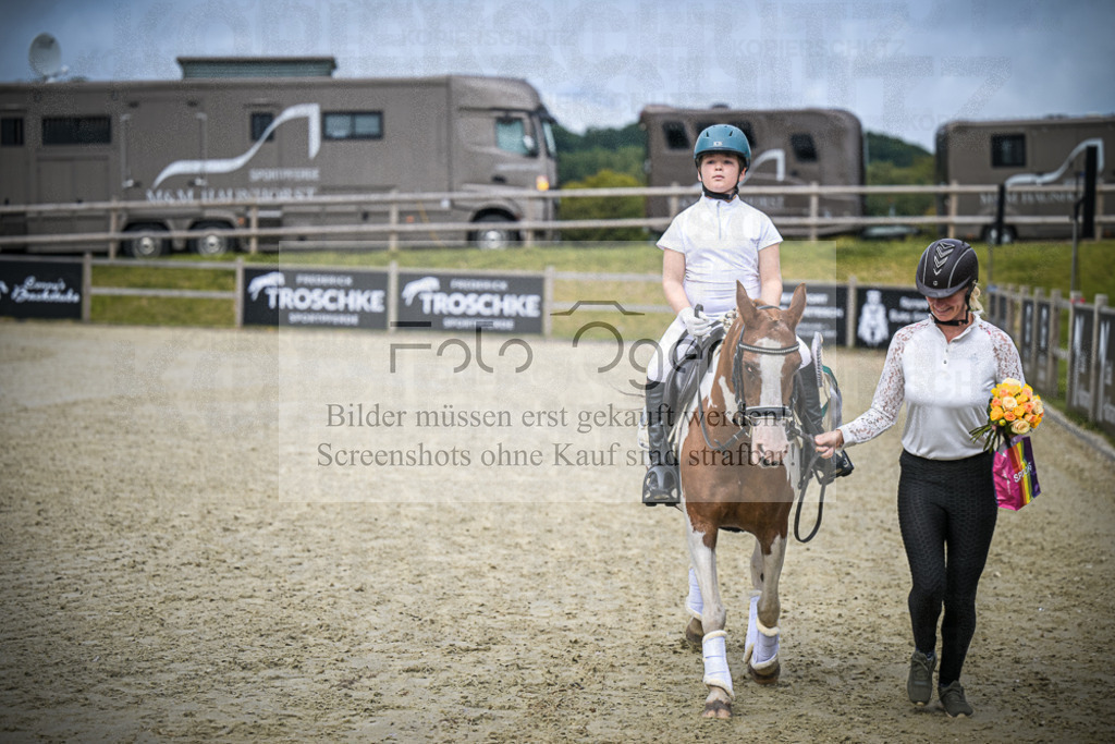 DOS_0462 | Entdecke hochwertige Reitturnierfotos von Foto Oger. Professionell, emotional und authentisch – jetzt Lieblingsmomente im Shop bestellen.Deutschlandweite Turnierfotografie. - Realisiert mit Pictrs.com