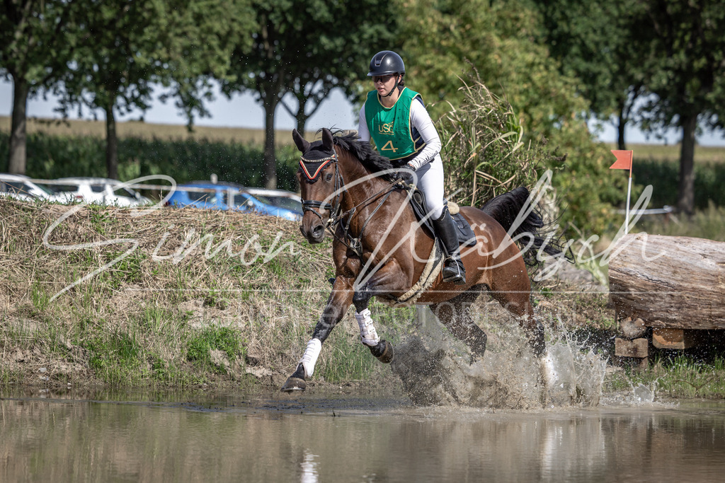 20250907-_3LI0781 | Tierfotografie Pferde, Hunde, Katzen, Haustiere.
Turnierfotografie Reitturniere, Reiten, Springreiten, Dressur in Hanau, dem Main-Kinzig-Kreis und dem Rhein-Main- Gebiet um Frankfurt