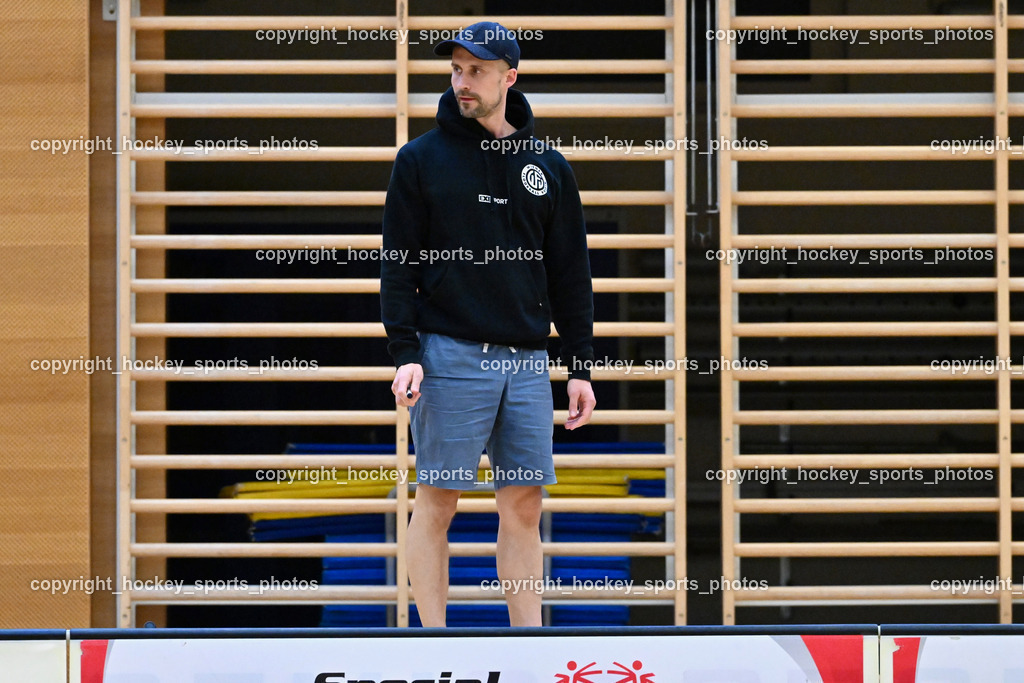 VSV Unihockey vs. Wiener Floorballferein 6.4.2024 | Headcoach Wiener Floorballverein Kimmo Mustonen, VSV Unihockey vs. Wiener Floorballferein 6.4.2024, VSV Unihockey vs. Wiener Floorballferein  am 06.04.2024 in Villach (Ballspielhalle St. Martin), Austria, (Photo by Bernd Stefan)