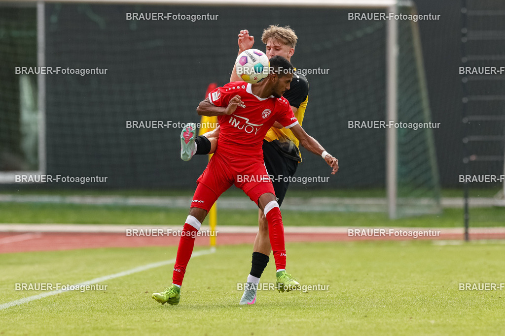 1_SVSKFC_20250726_1318.JPG -  - SV Schermbeck - KFC Uerdingen  - Testspiel | Schermbeck, Deutschland, 26.07.25: Jamal El Mansoury (SV Schermbeck) und Pierre Rogasik (KFC Uerdingen) im Kampf um den Ball während des Testspiel Spiels zwischen SV Schermbeck - KFC Uerdingen  in der Volksbank Arena am 26. July 2025 in Schermbeck, Deutschland. (Foto von Stefan Brauer/Brauer-Fotoagentur)