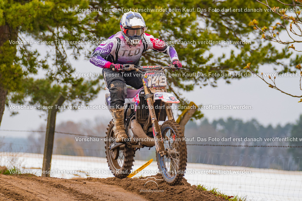 20260412_MCCBensdorf-0552 | Sportfotografin aus Berlin-Brandenburg mit Fokus auf Motocross. Ich halte deine sportliche Leistung und echte Emotionen auf und neben der Strecke professionell fest. Entdecke die Fotos von deinem Rennen und bestelle sie direkt hier im Shop.