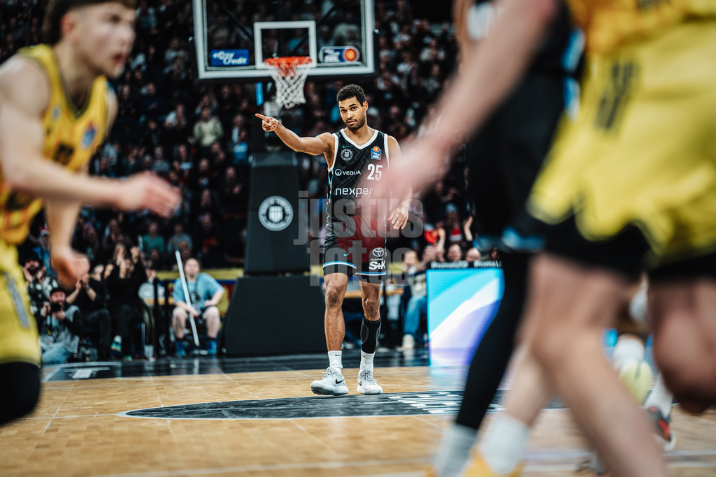 Basketball | Männer | Saison 2025/2026 | easyCredit Basketball Bundesliga | Veolia Towers Hamburg vs. ALBA BERLIN | 14.12.2025 | Kenneth Ogbe (#25, Veolia Towers Hamburg)