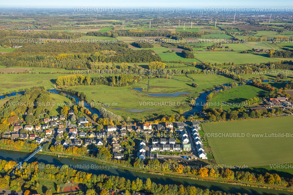 Hamm251001024 | Luftbild, Neubaugebiet für Wohnhäuser Im Fuchswinkel an der Lippestraße / Friedrichsfeld zwischen Fluss Lippe Flussmäander und Datteln-Hamm-Kanal, Uentrop, Hamm, Ruhrgebiet, Nordrhein-Westfalen, Deutschland