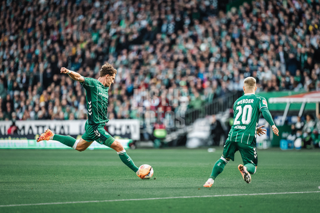 Fußball | Männer | Saison 2025/2026 | 1. Fußball-Bundesliga | 6. Spieltag | SV Werder Bremen vs. FC St. Pauli | 04.10.2025 | Jens Stage (#06, SV Werder Bremen) beim Torschuss