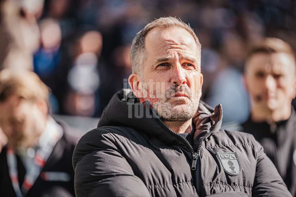 Fußball | Männer | Saison 2025/2026 | 1. Fußball-Bundesliga | 28. Spieltag | Hamburger SV vs. FC Augsburg | 04.04.2026 | Trainer Manuel Baum (FC Augsburg)