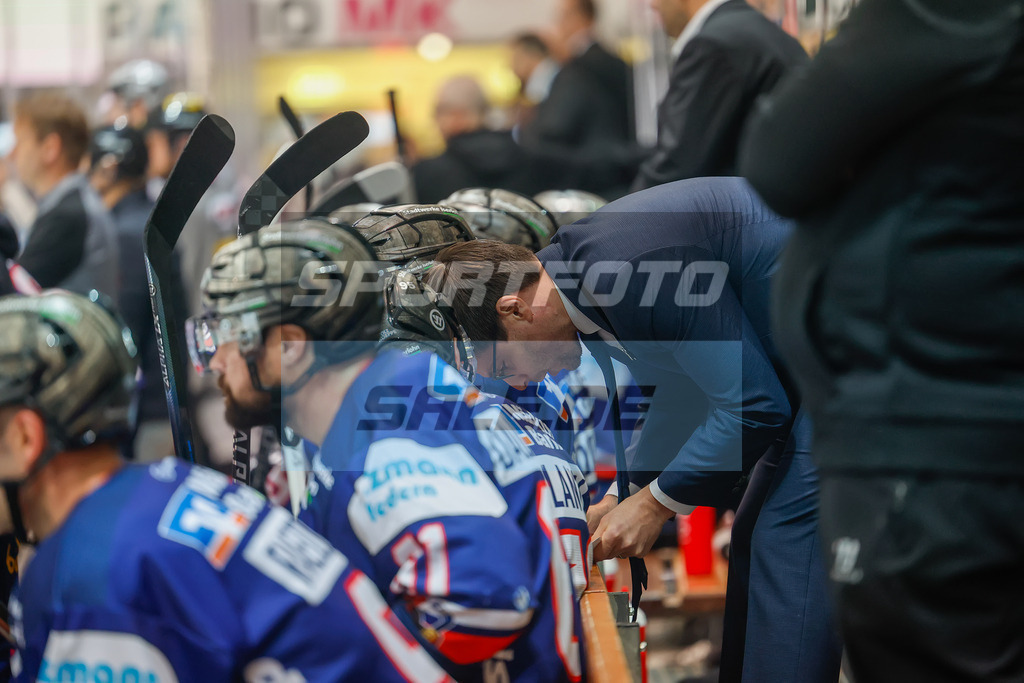 Iserlohn Roosters - Loewen Frankfurt | Chef-Trainer Pierre Beaulieu (Iserlohn Roosters)
DEL: Iserlohn Roosters - Loewen Frankfurt - Realisiert mit Pictrs.com